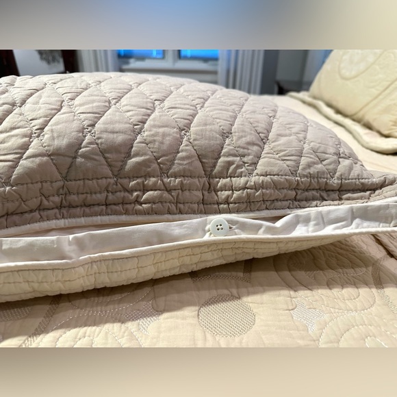 Pair of 26”X20” Cream / Tan / Taupe Neutral Bed Sham Removable Button Covers - Picture 5 of 9